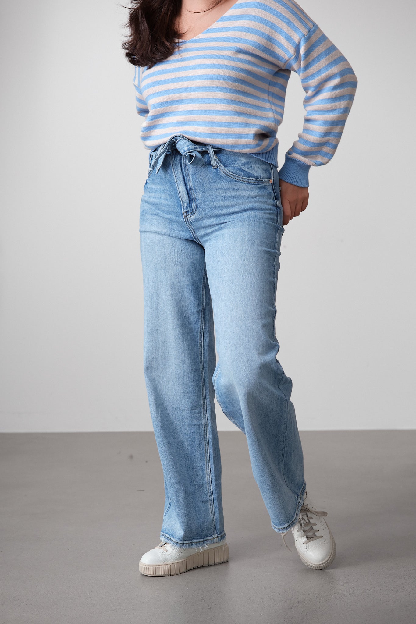 Wide-Leg Jeans With Waist Tie