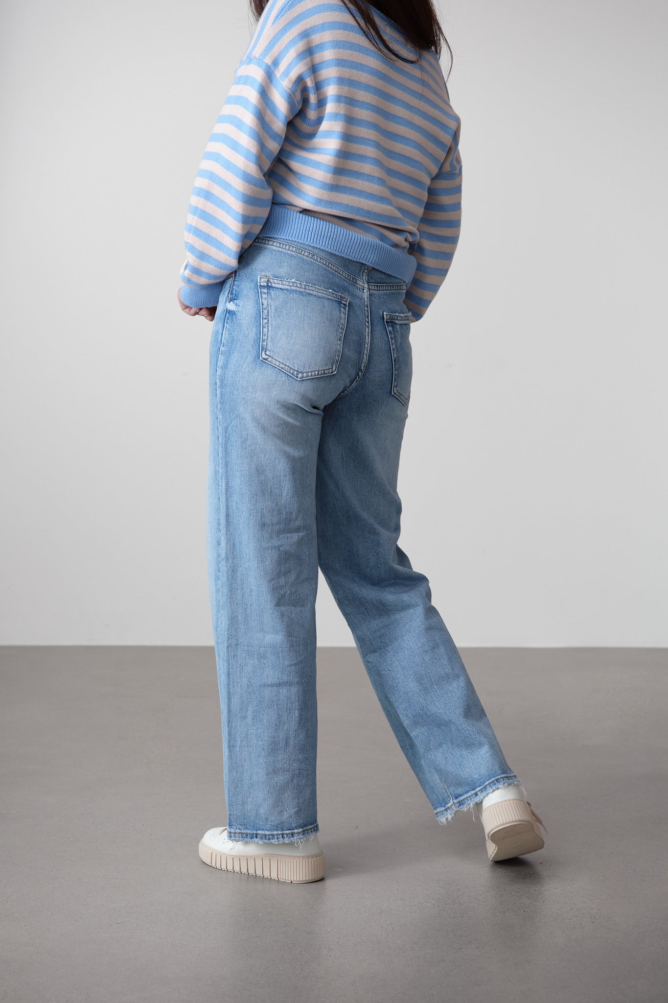 Wide-Leg Jeans With Waist Tie