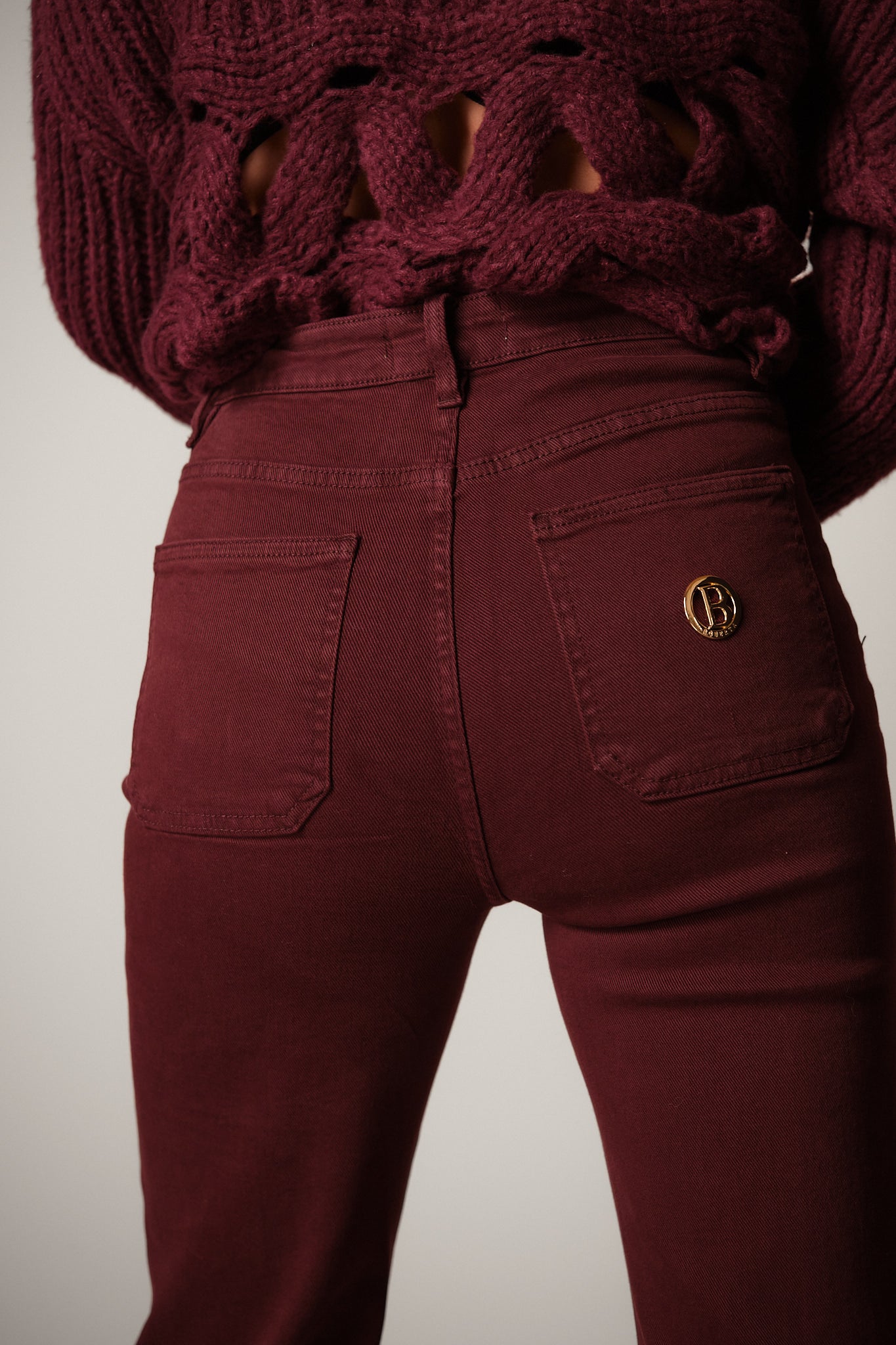 Wide-Legged Jeans with 70s inspired Pockets