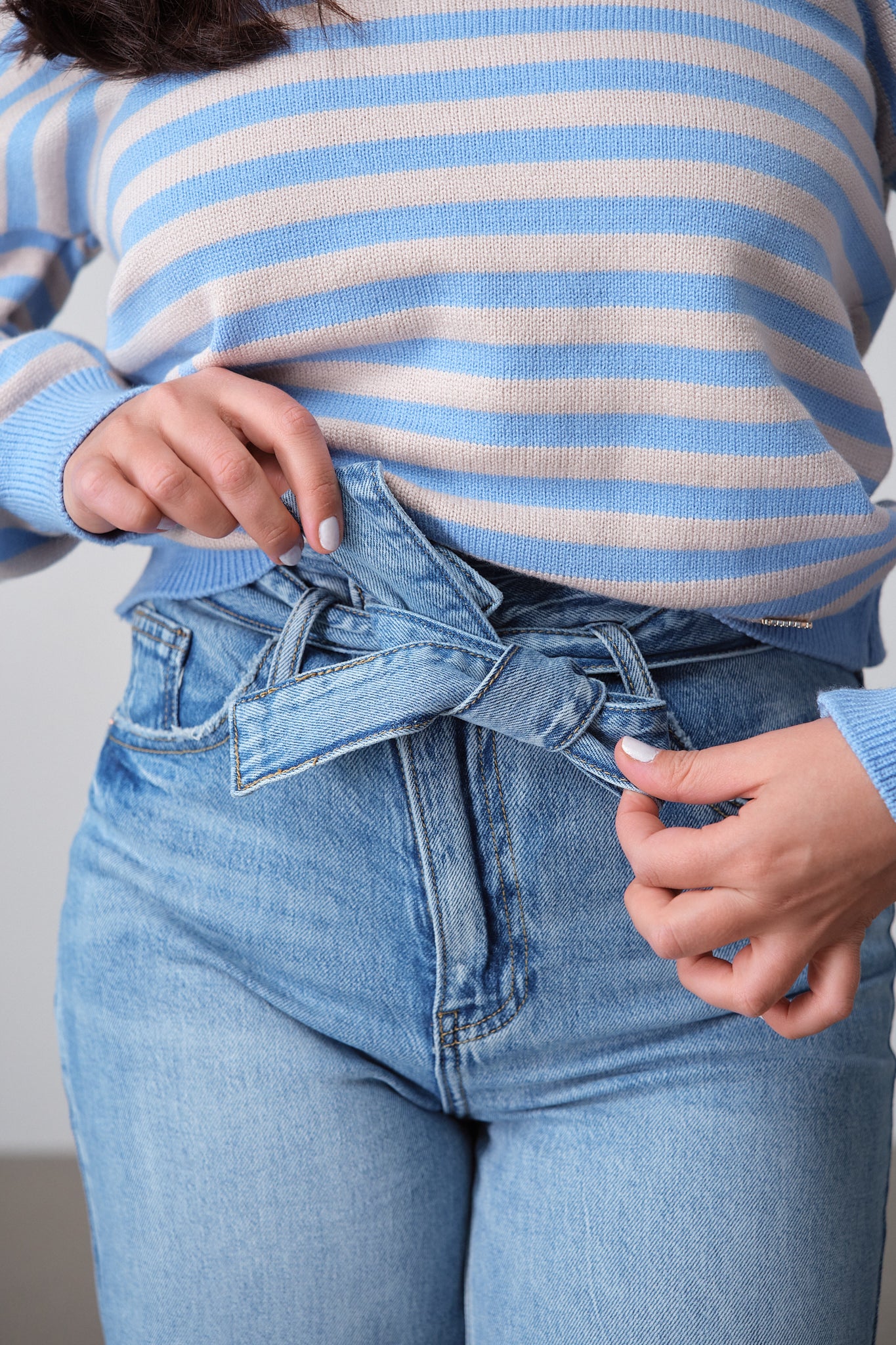 Wide-Leg Jeans With Waist Tie