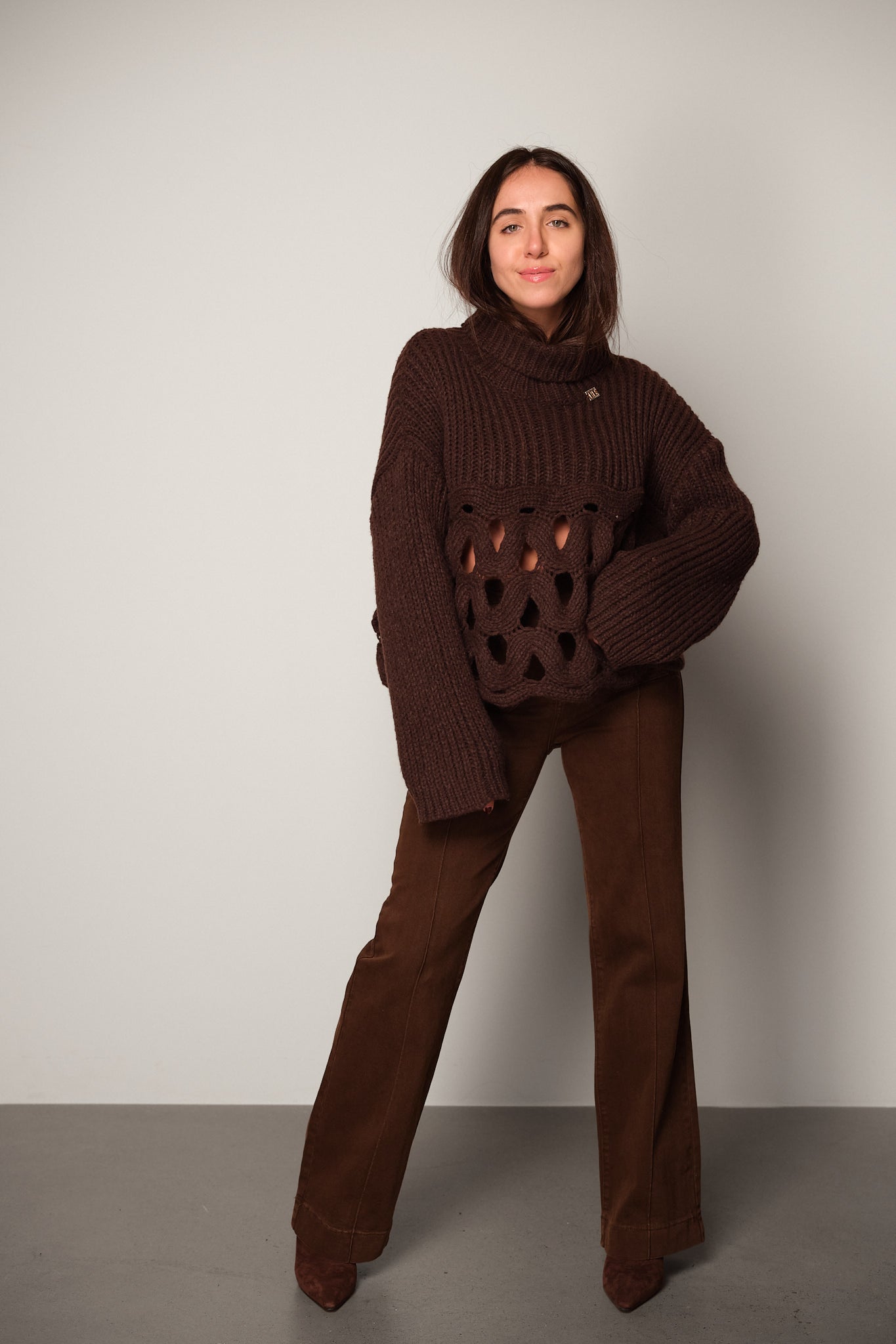 Wide-Legged Jeans with 70s inspired Pockets