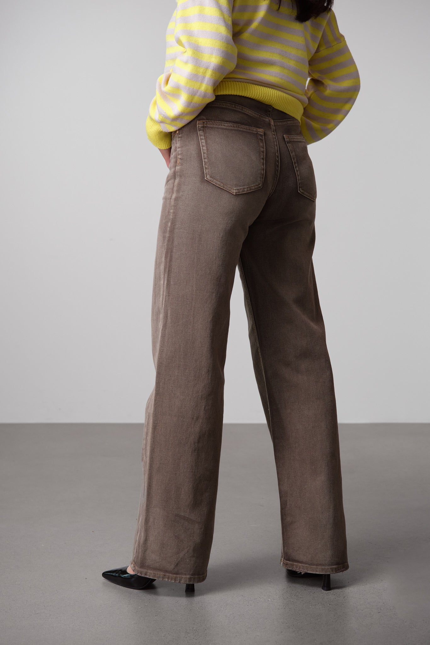 Vintage-Inspired Jeans With Detachable Tie