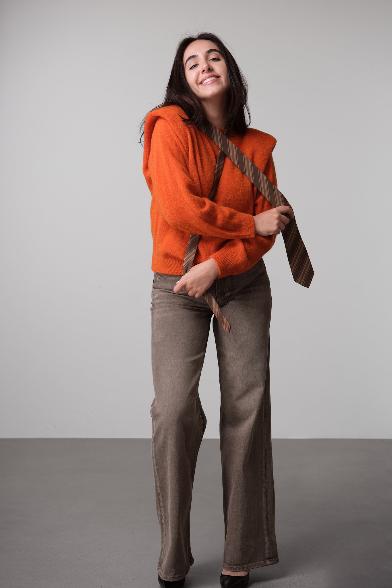 Vintage-Inspired Jeans With Detachable Tie