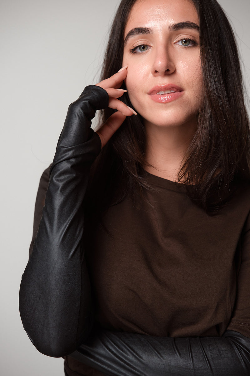 T-Shirt with Integrated Gloves Brown