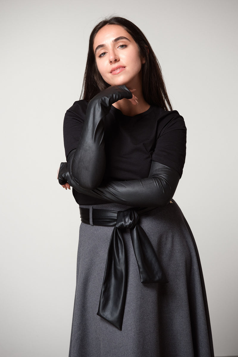 T-Shirt with Integrated Gloves Black