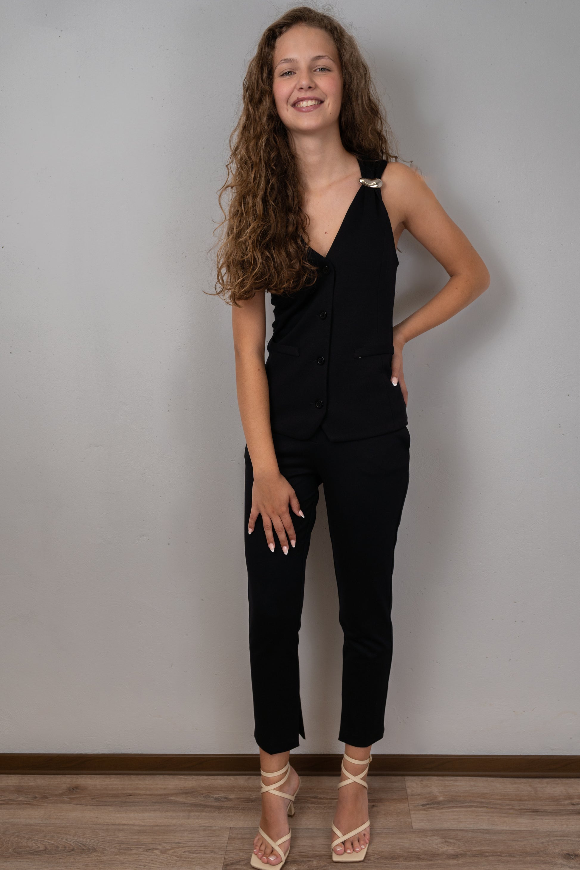 Sleeveless Buttoned Vest