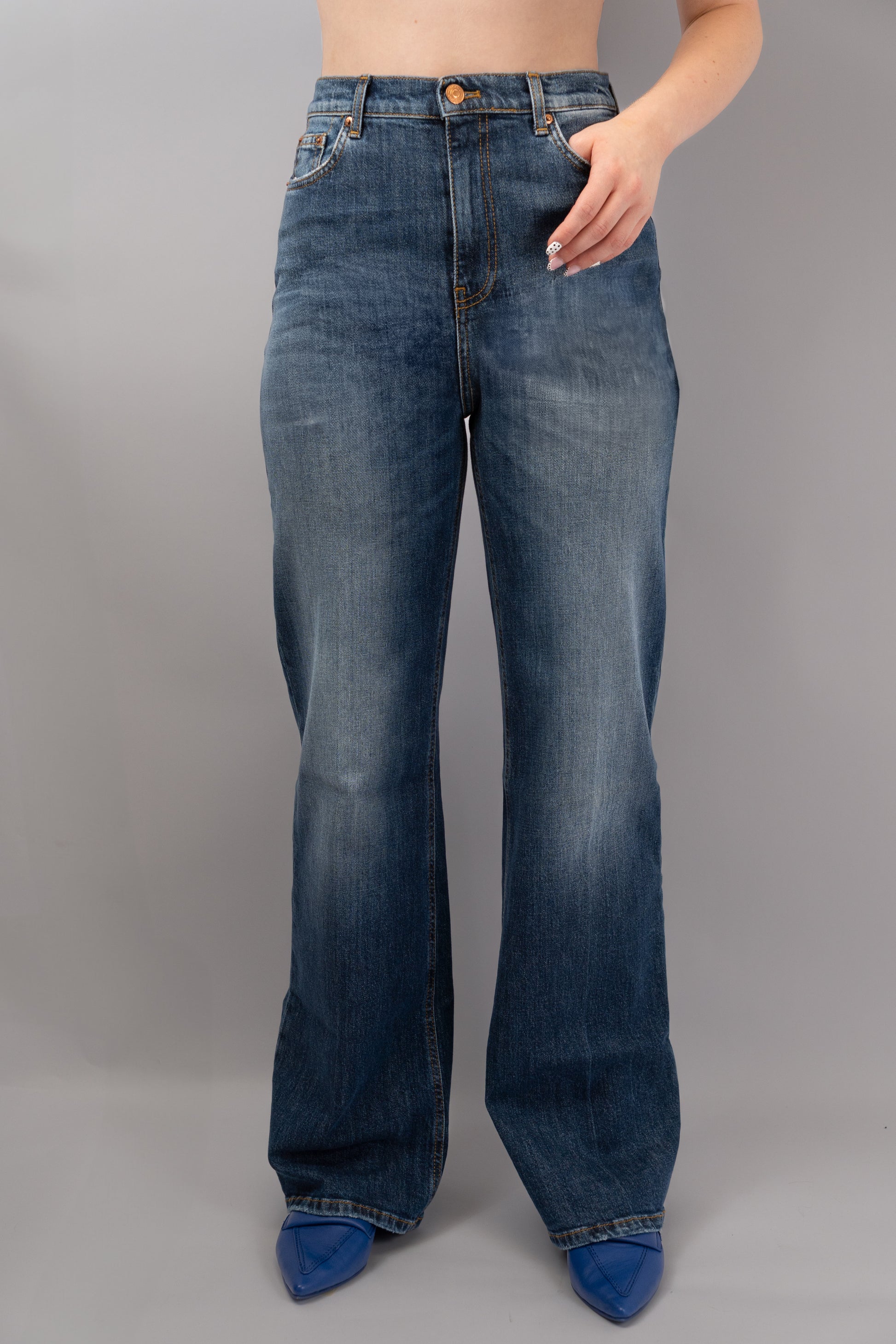 Wide-Leg High-Waist Jeans
