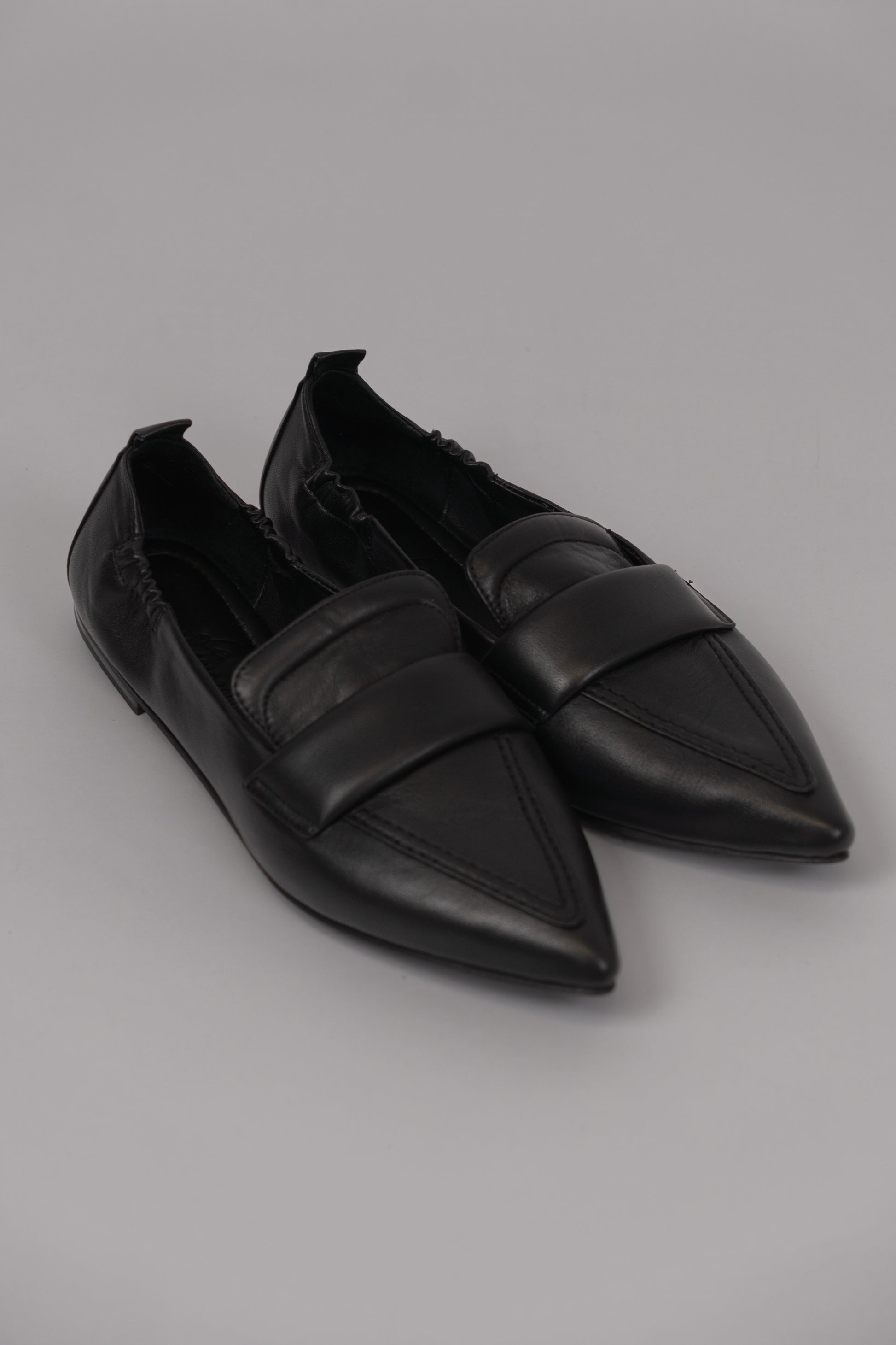 Leather Pointed Loafers Black