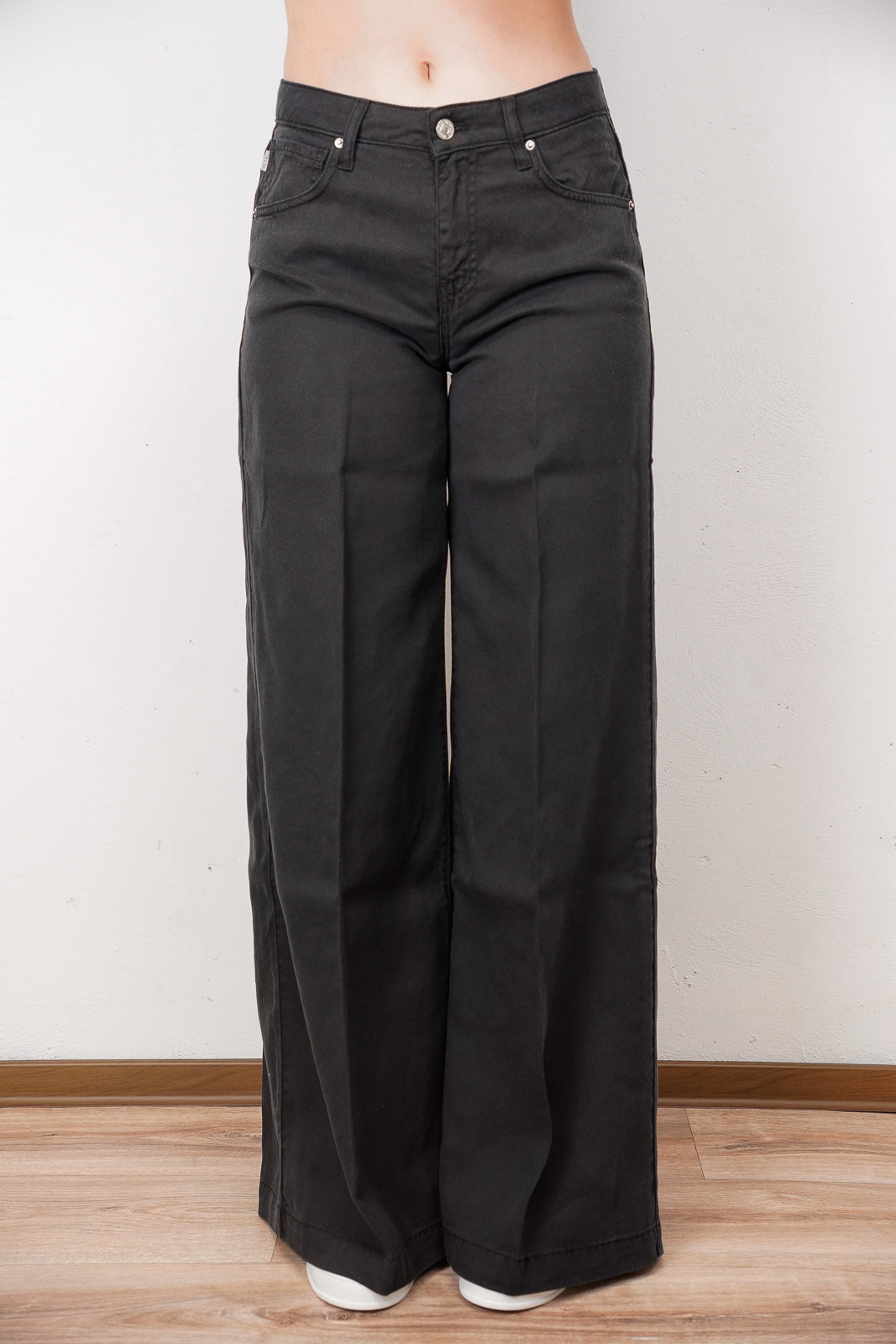 Wide-Legged Jeans