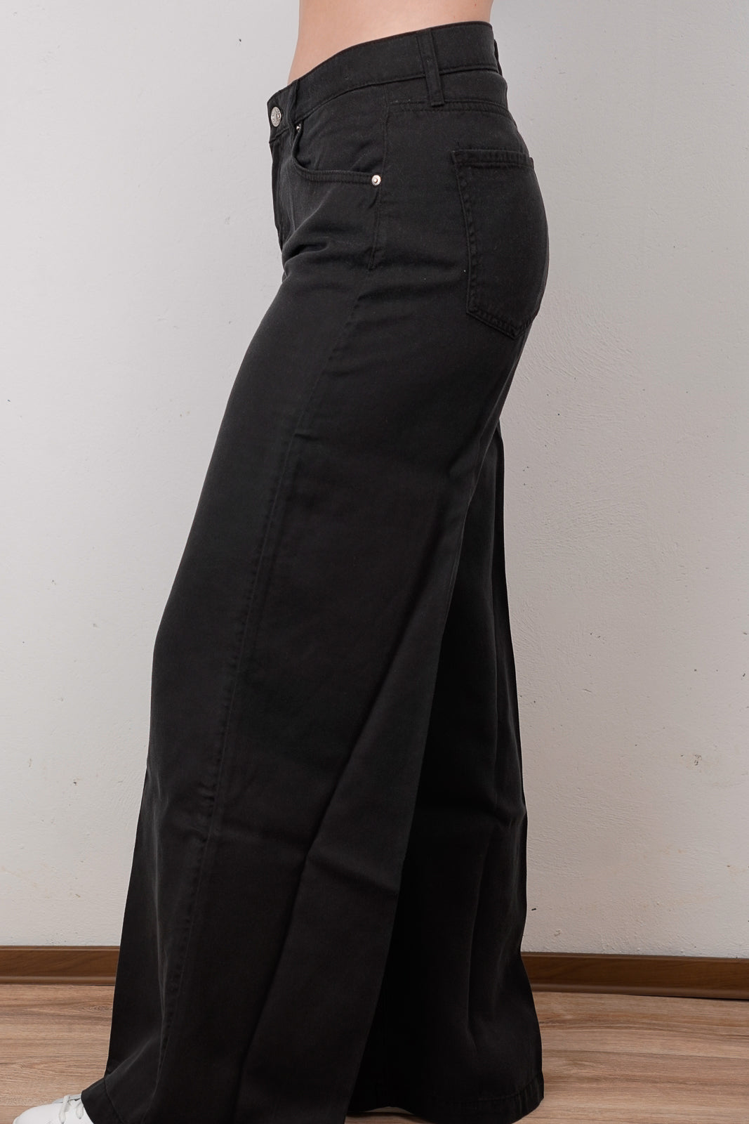 Wide-Legged Jeans