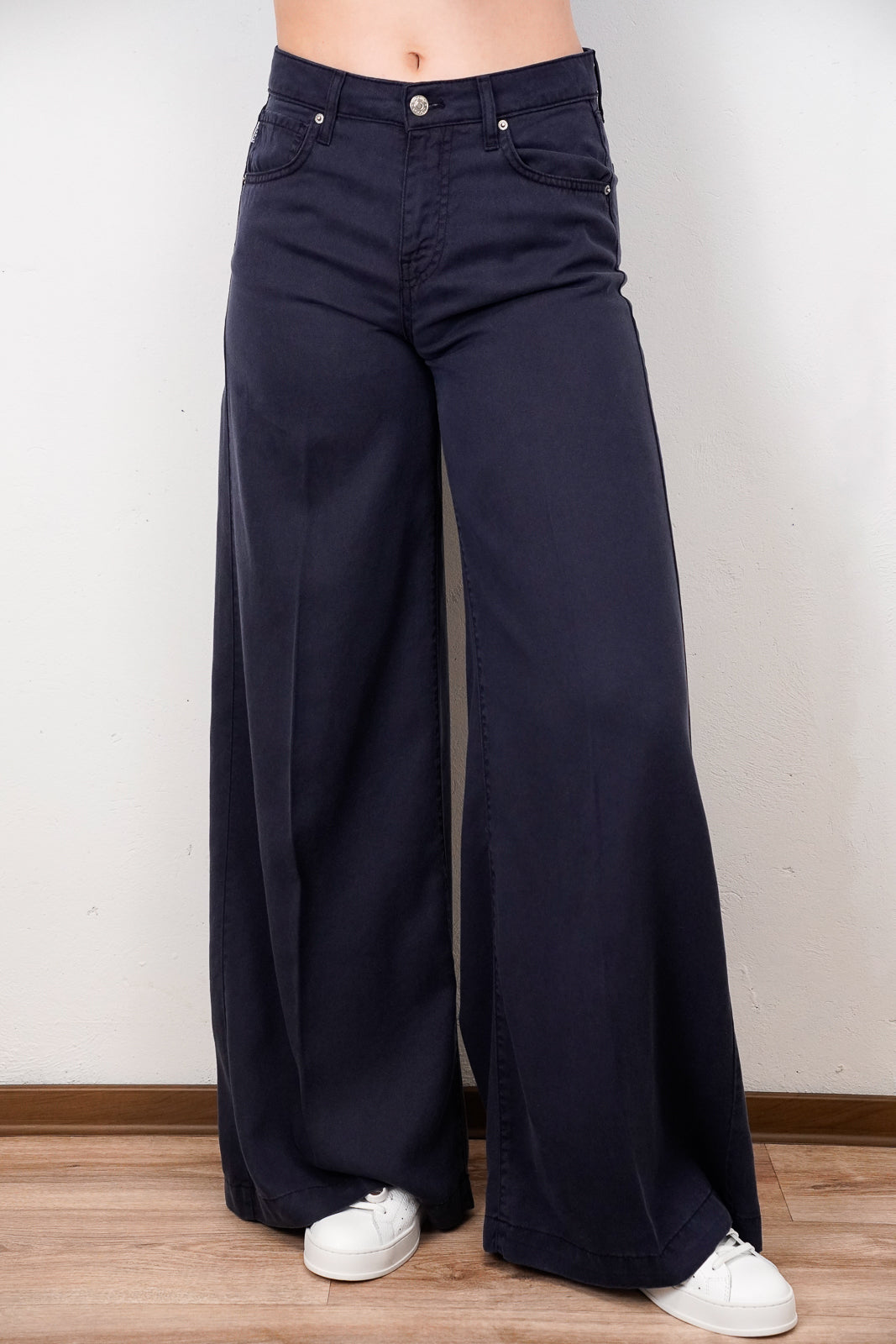 Wide-Legged Jeans
