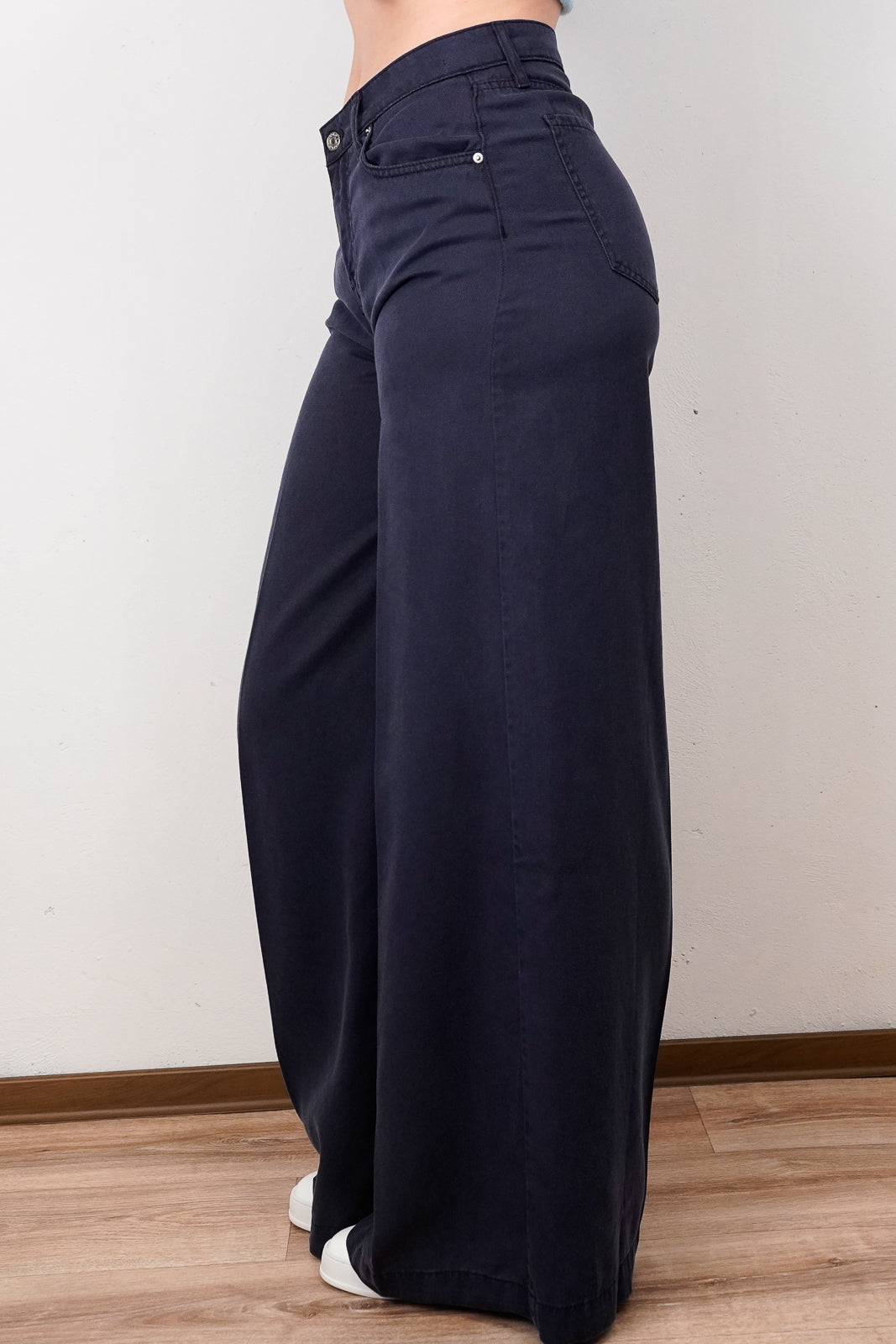 Wide-Legged Jeans
