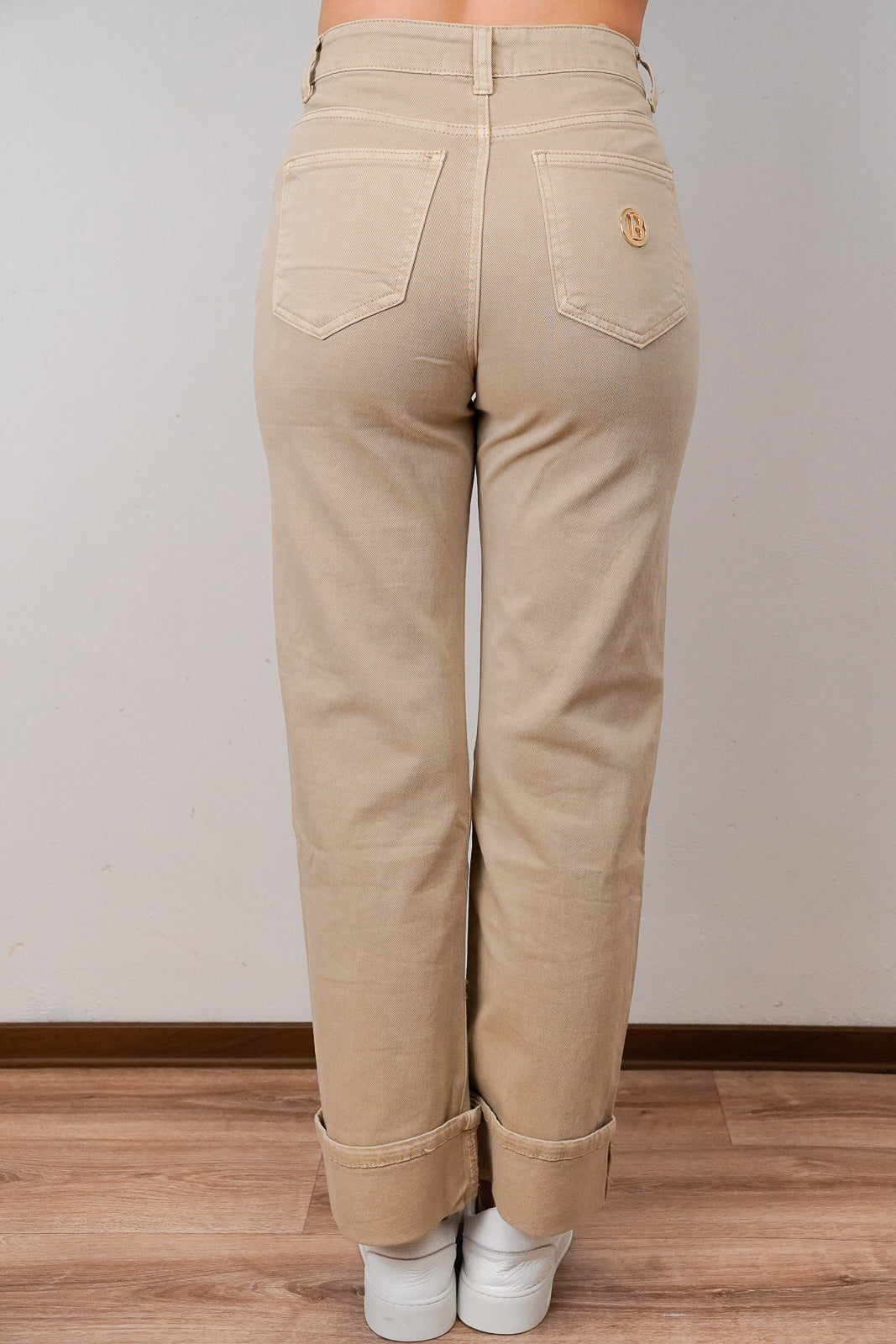 Beige Straight-legged Jeans