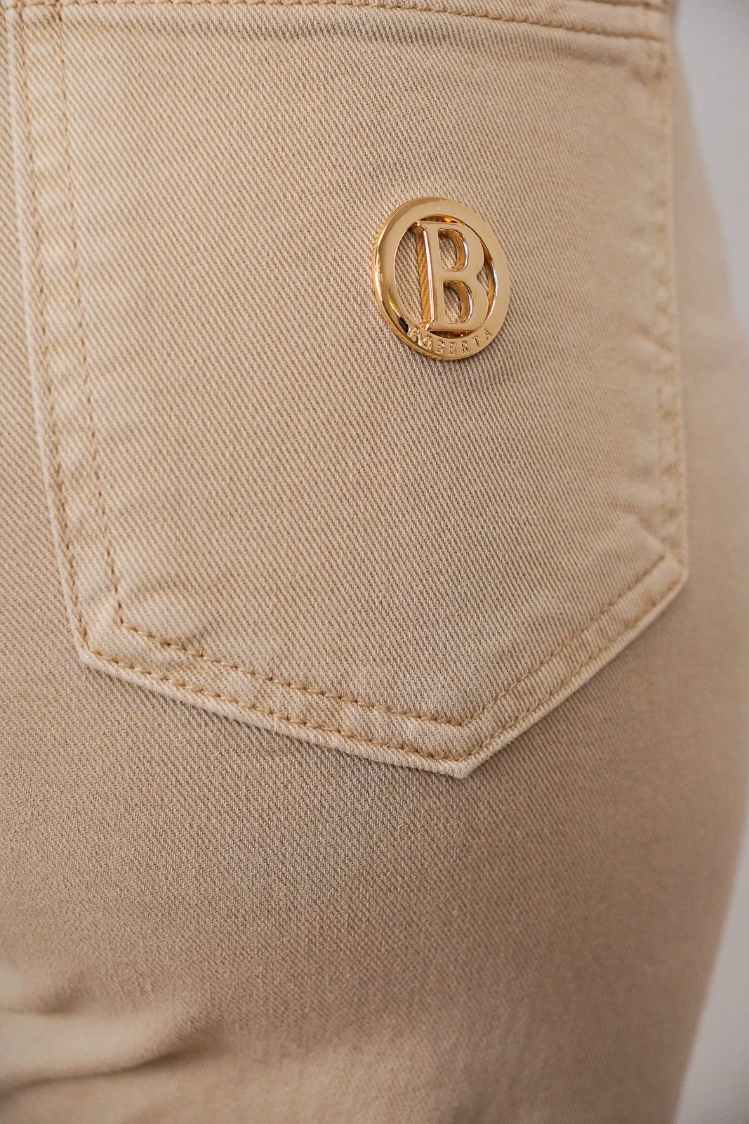 Beige Straight-legged Jeans