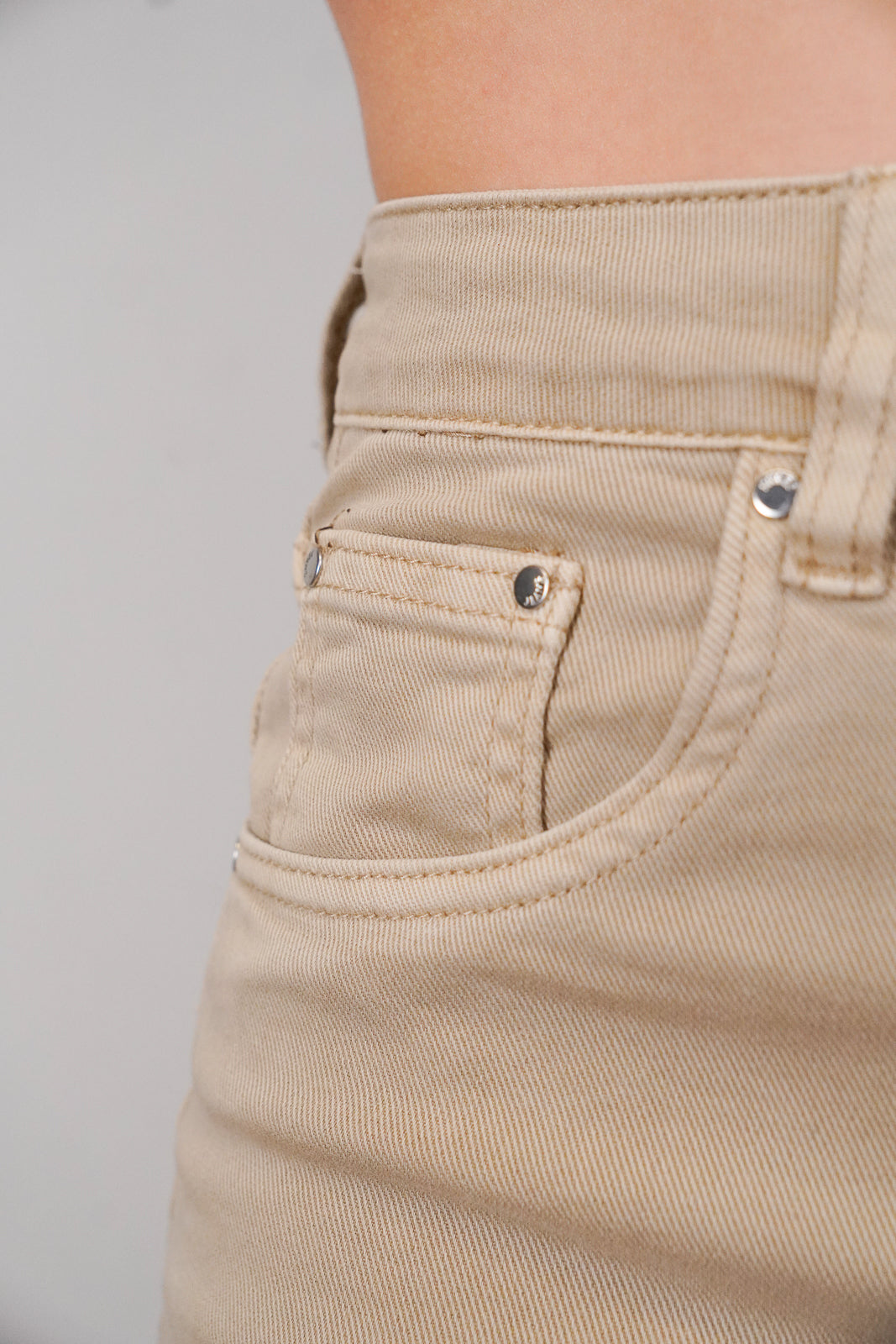 Beige Straight-legged Jeans