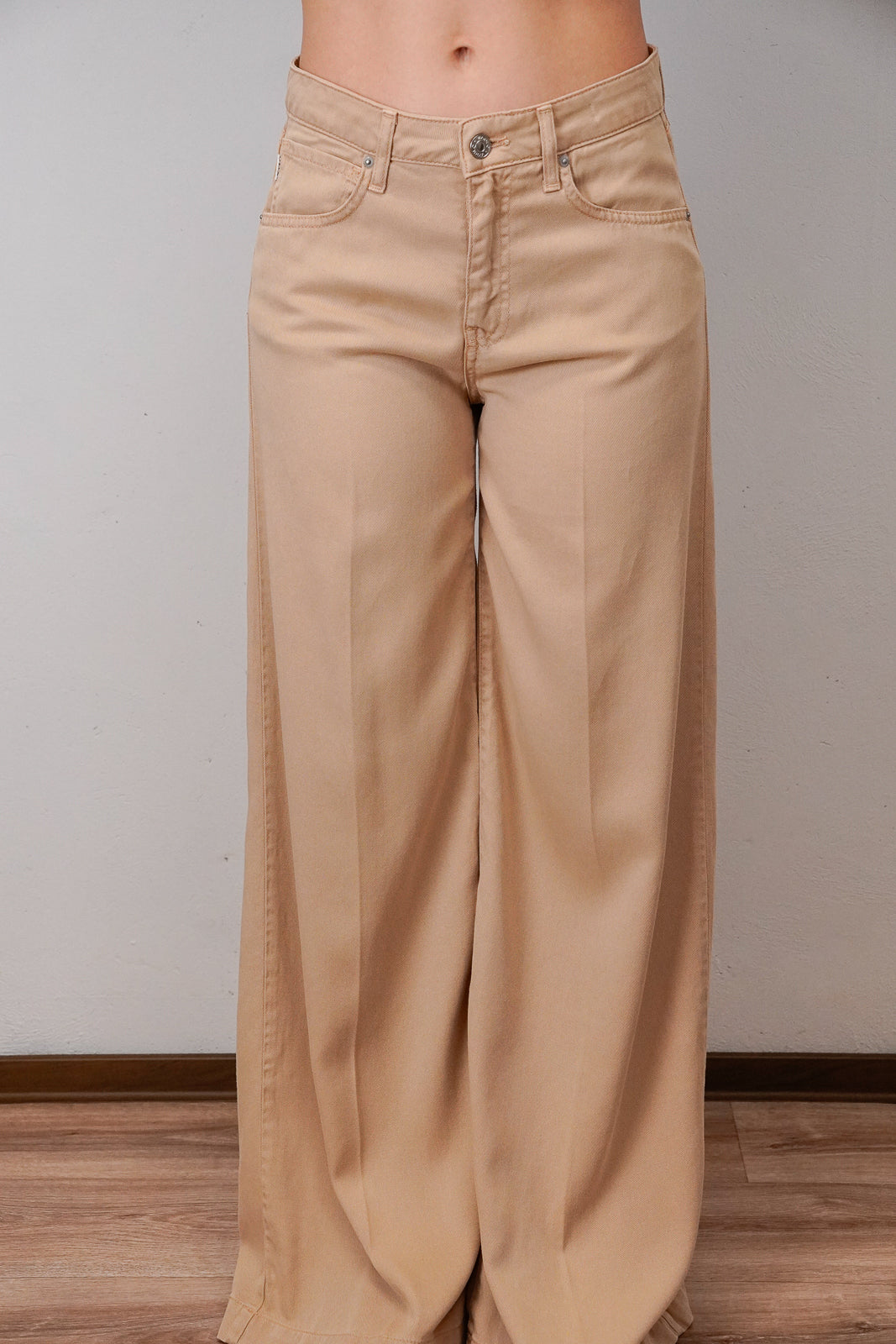 Wide-Legged Jeans